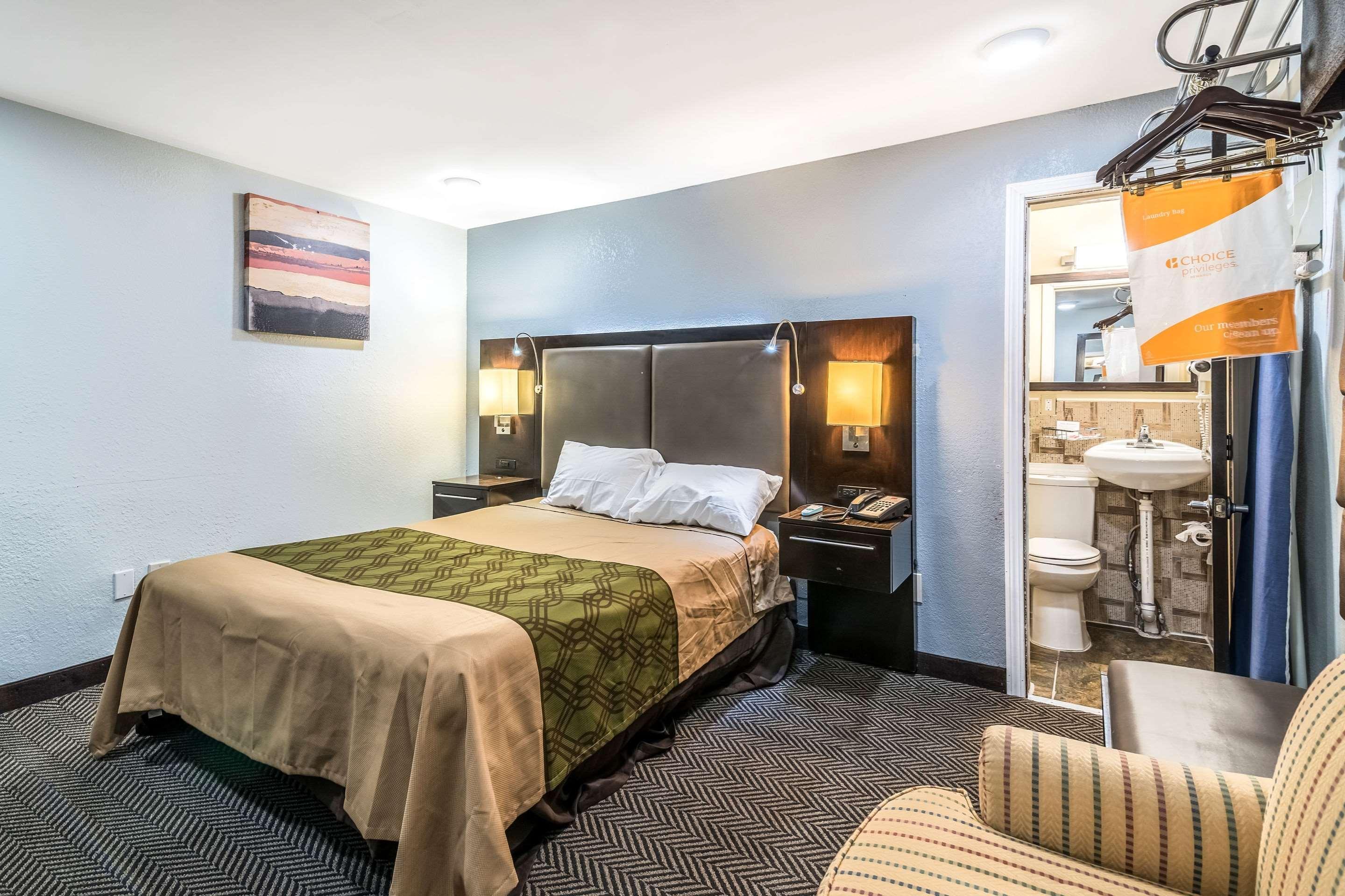 Econo Lodge Rutland City Near Hwy 7 Экстерьер фото