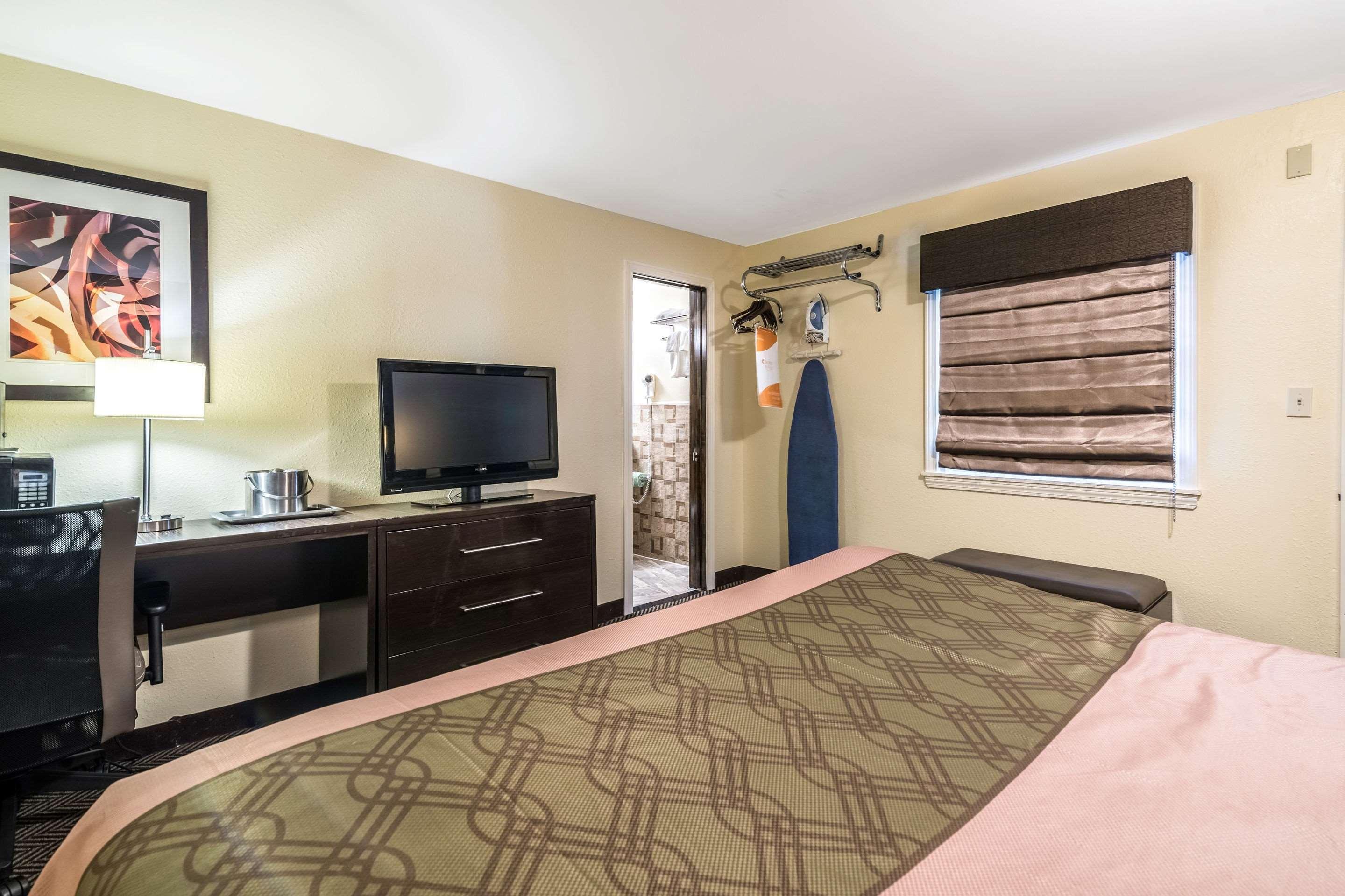 Econo Lodge Rutland City Near Hwy 7 Экстерьер фото