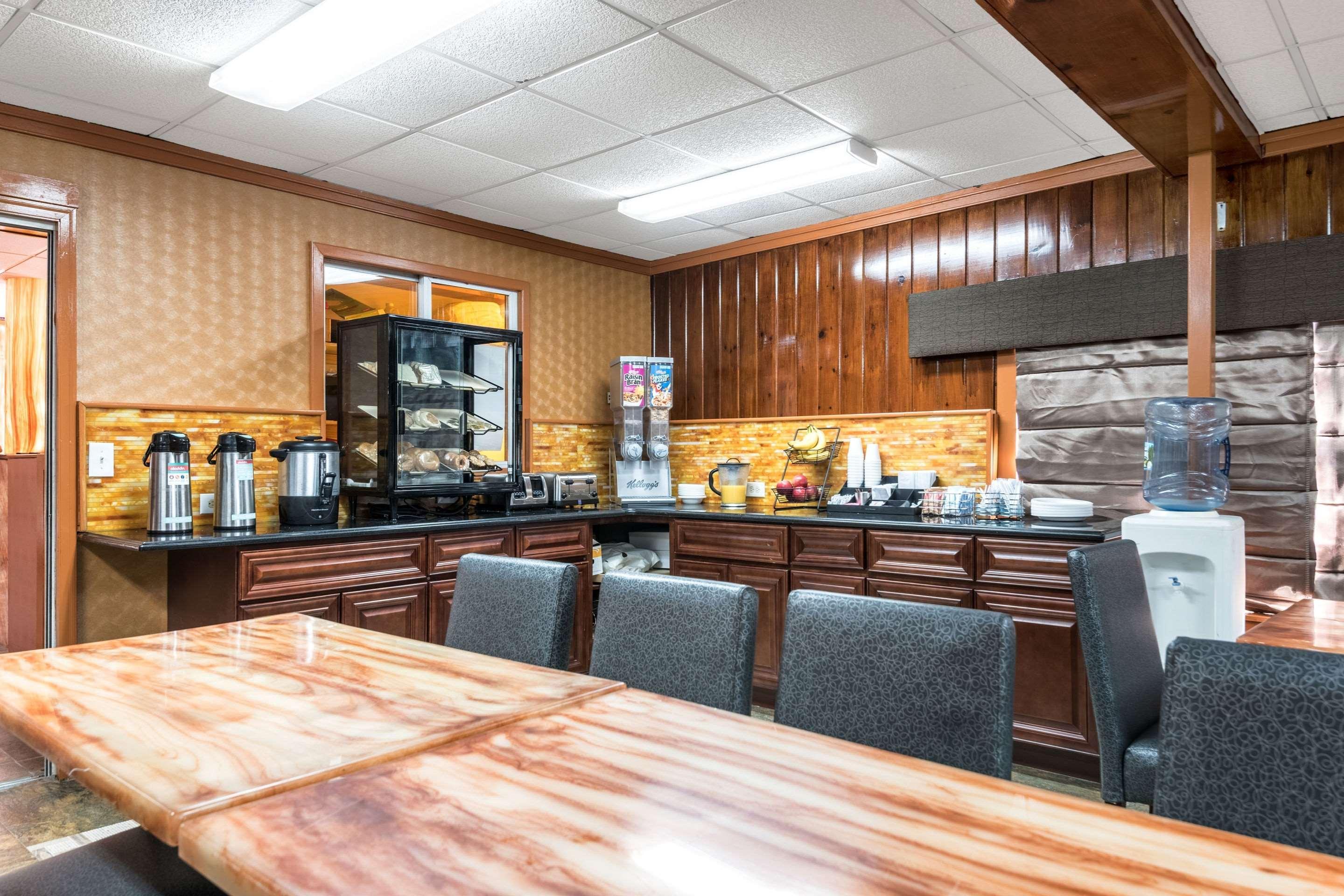 Econo Lodge Rutland City Near Hwy 7 Экстерьер фото