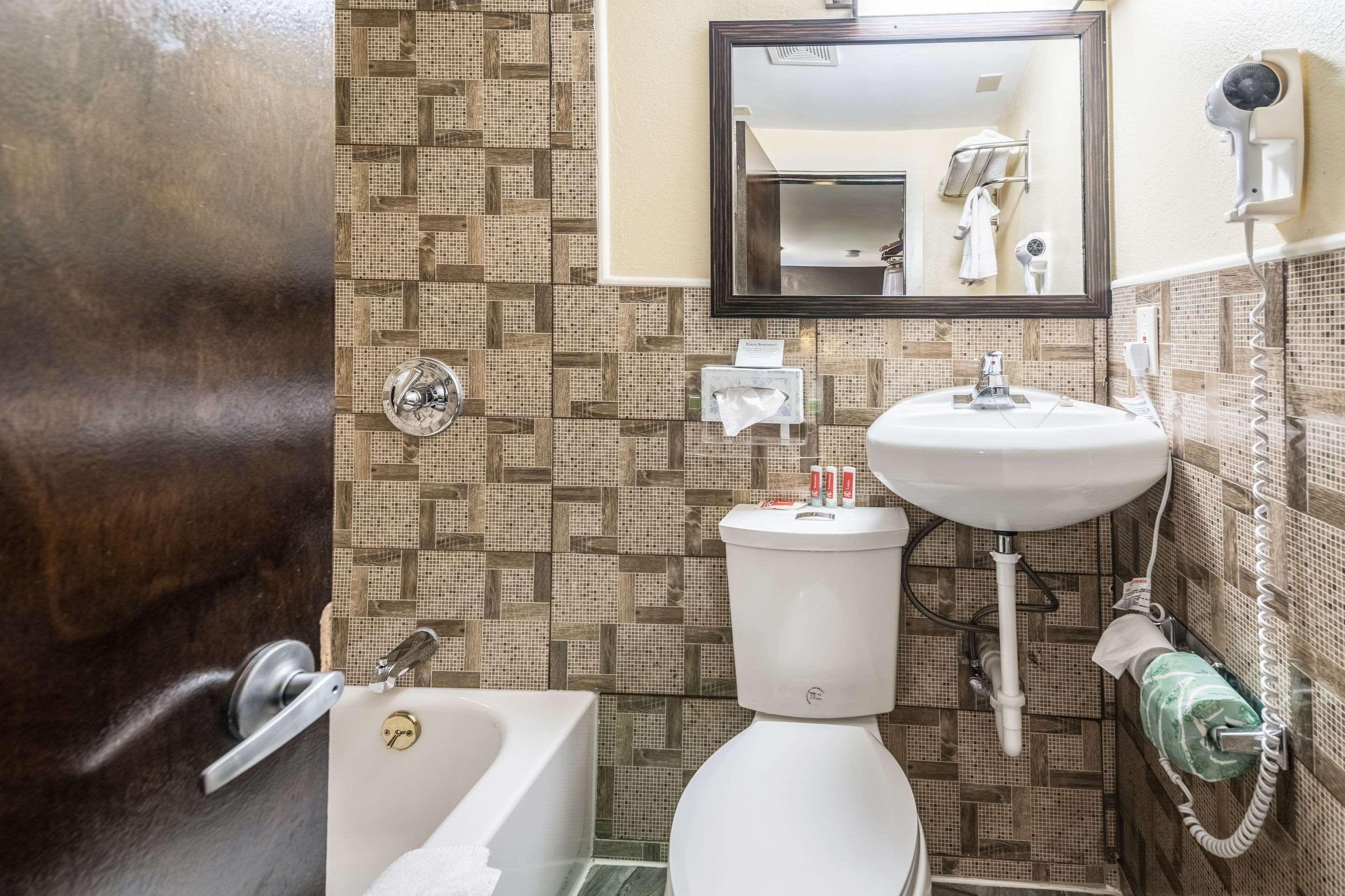 Econo Lodge Rutland City Near Hwy 7 Экстерьер фото
