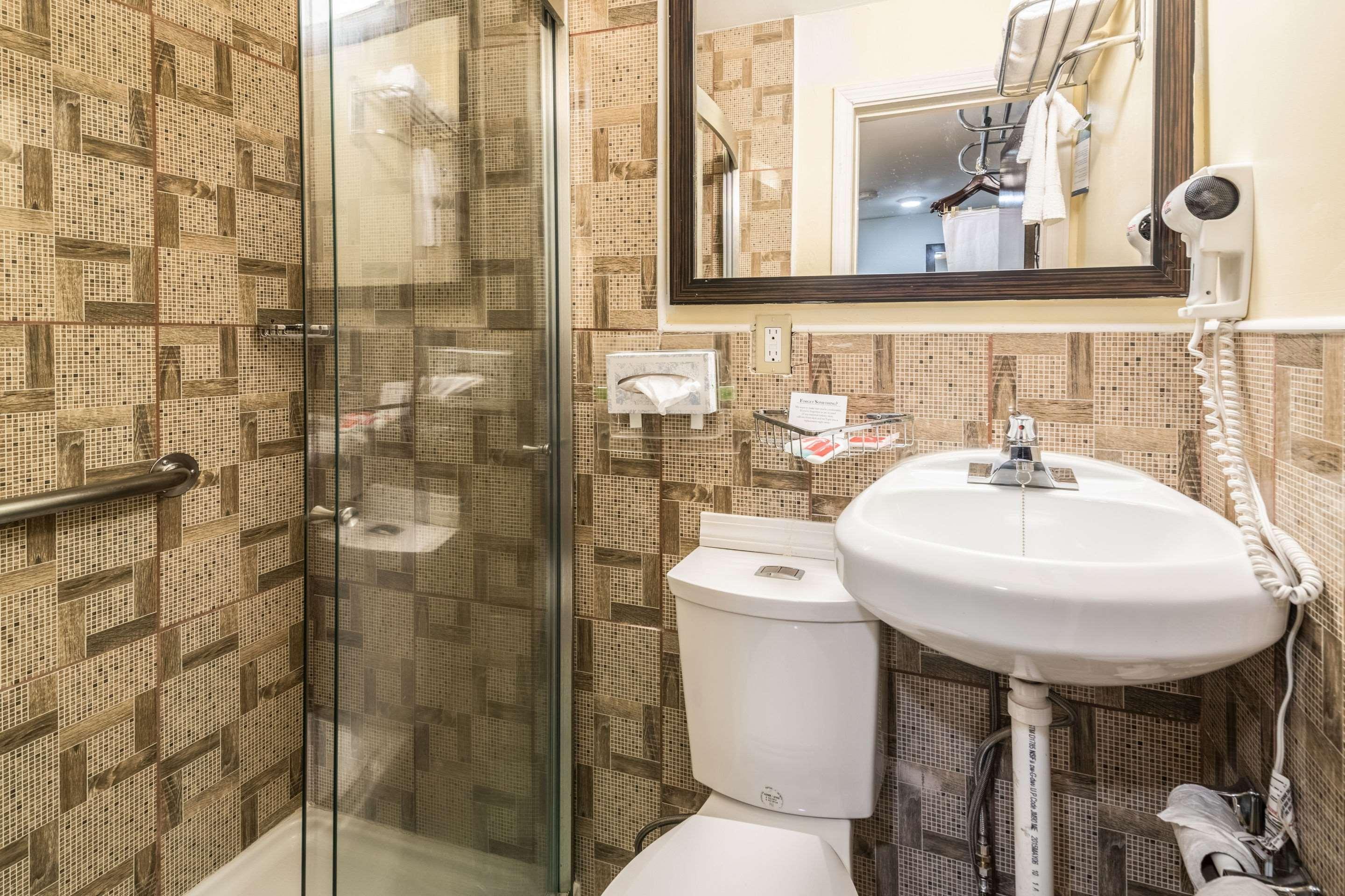 Econo Lodge Rutland City Near Hwy 7 Экстерьер фото