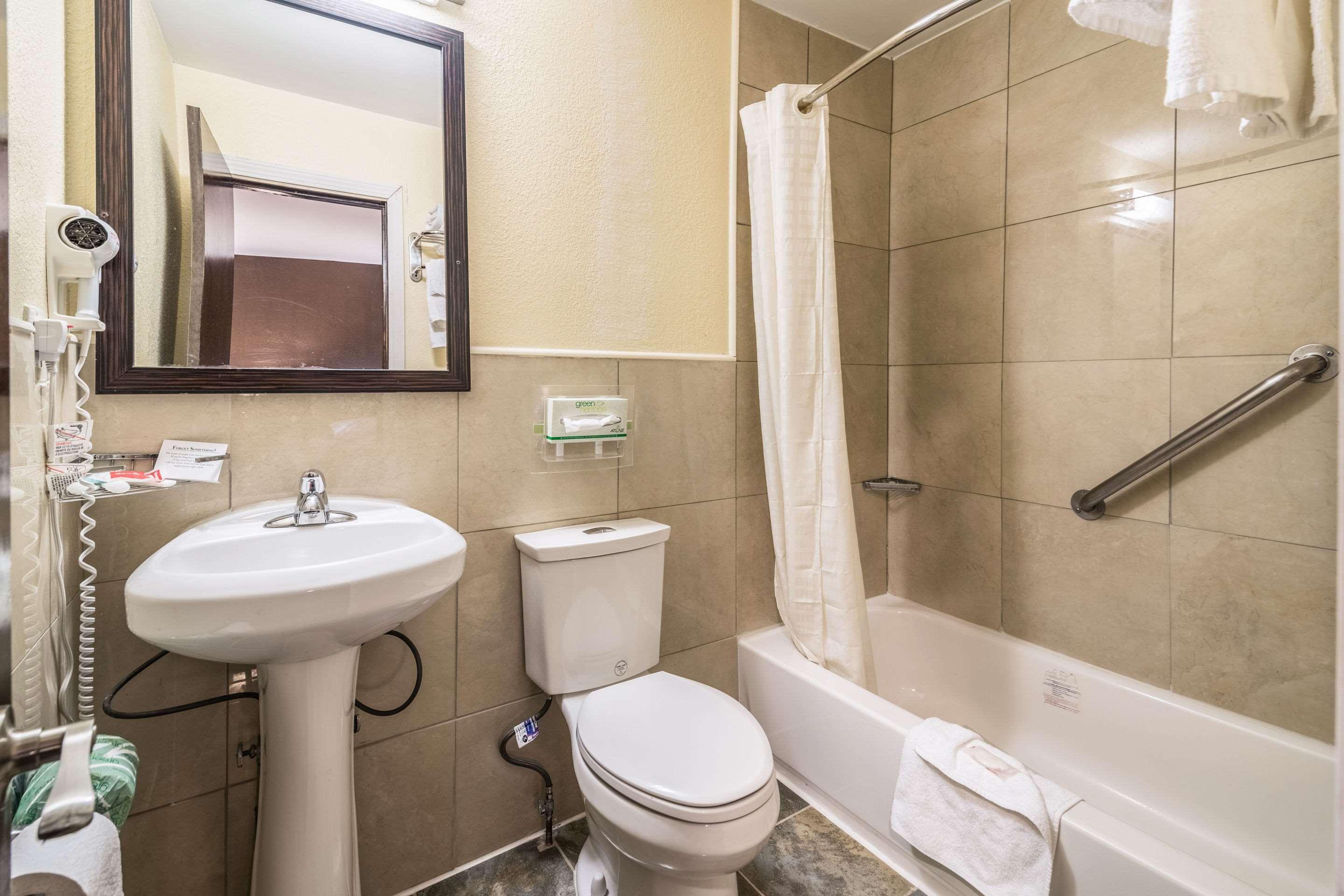 Econo Lodge Rutland City Near Hwy 7 Экстерьер фото